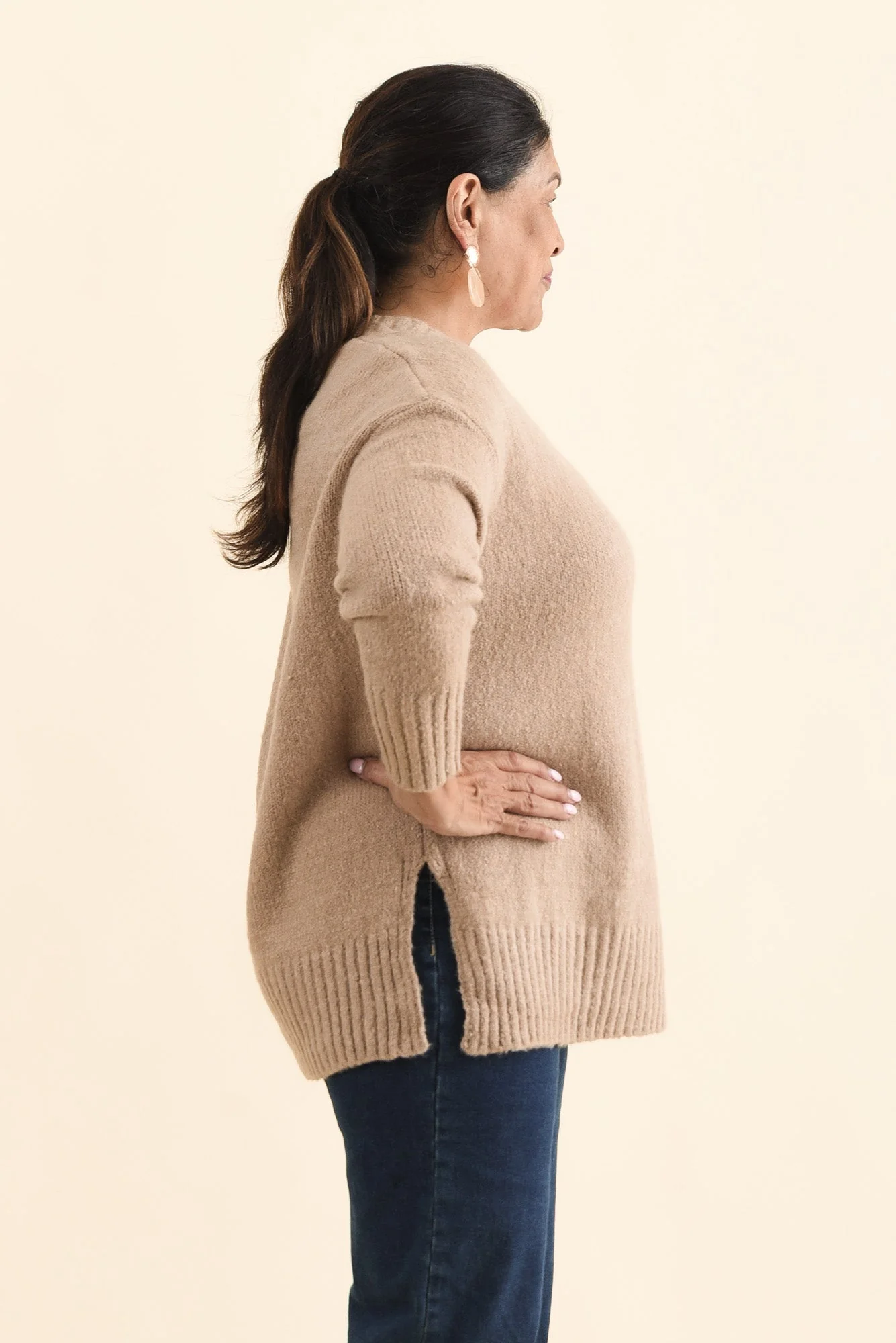 Brilla Natural V Neck Jumper - Image 10