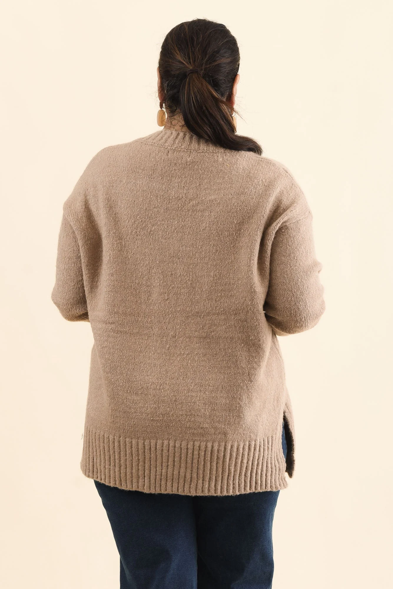 Brilla Natural V Neck Jumper - Image 11