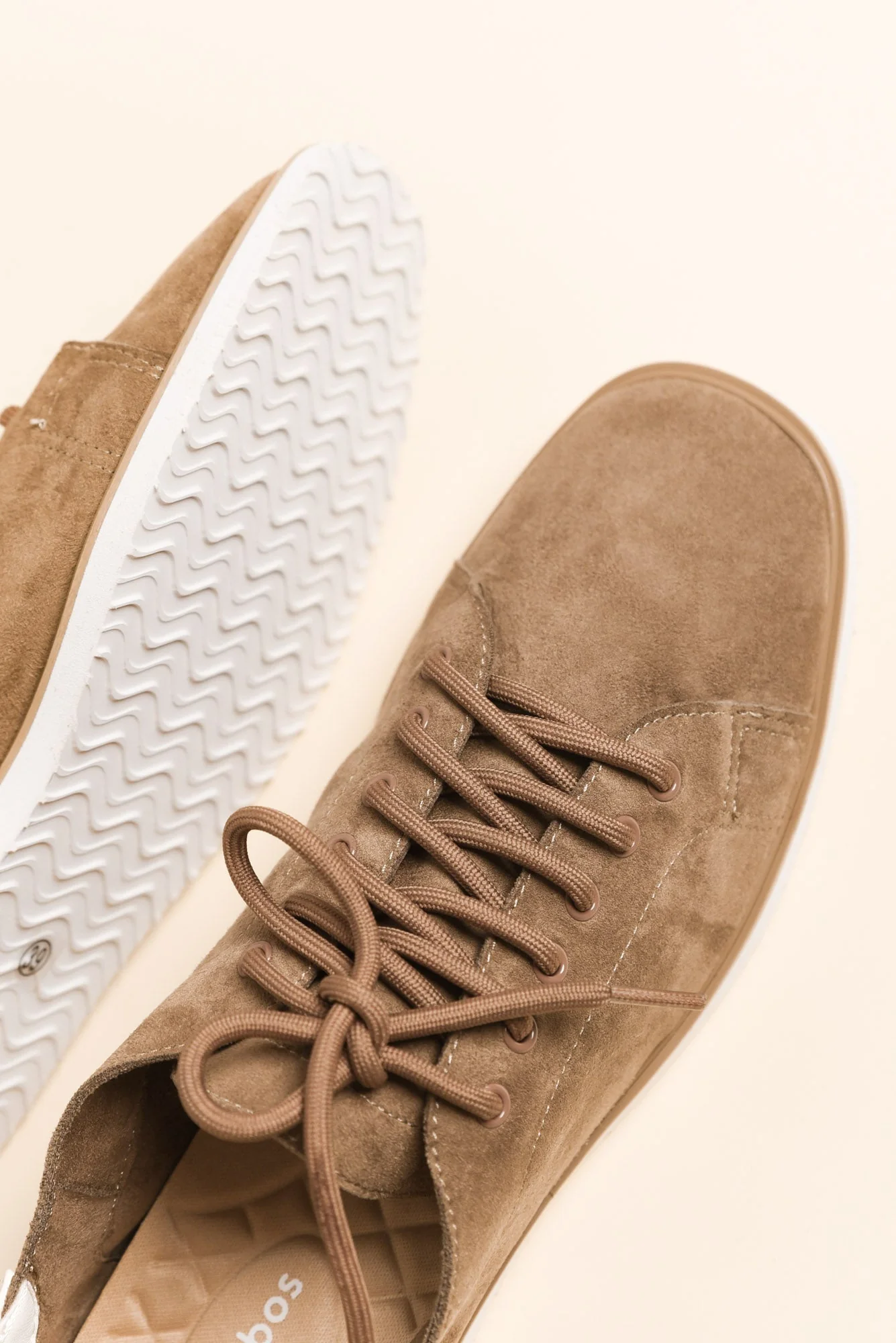 Cuavella Tan Suede Sneaker - Image 4
