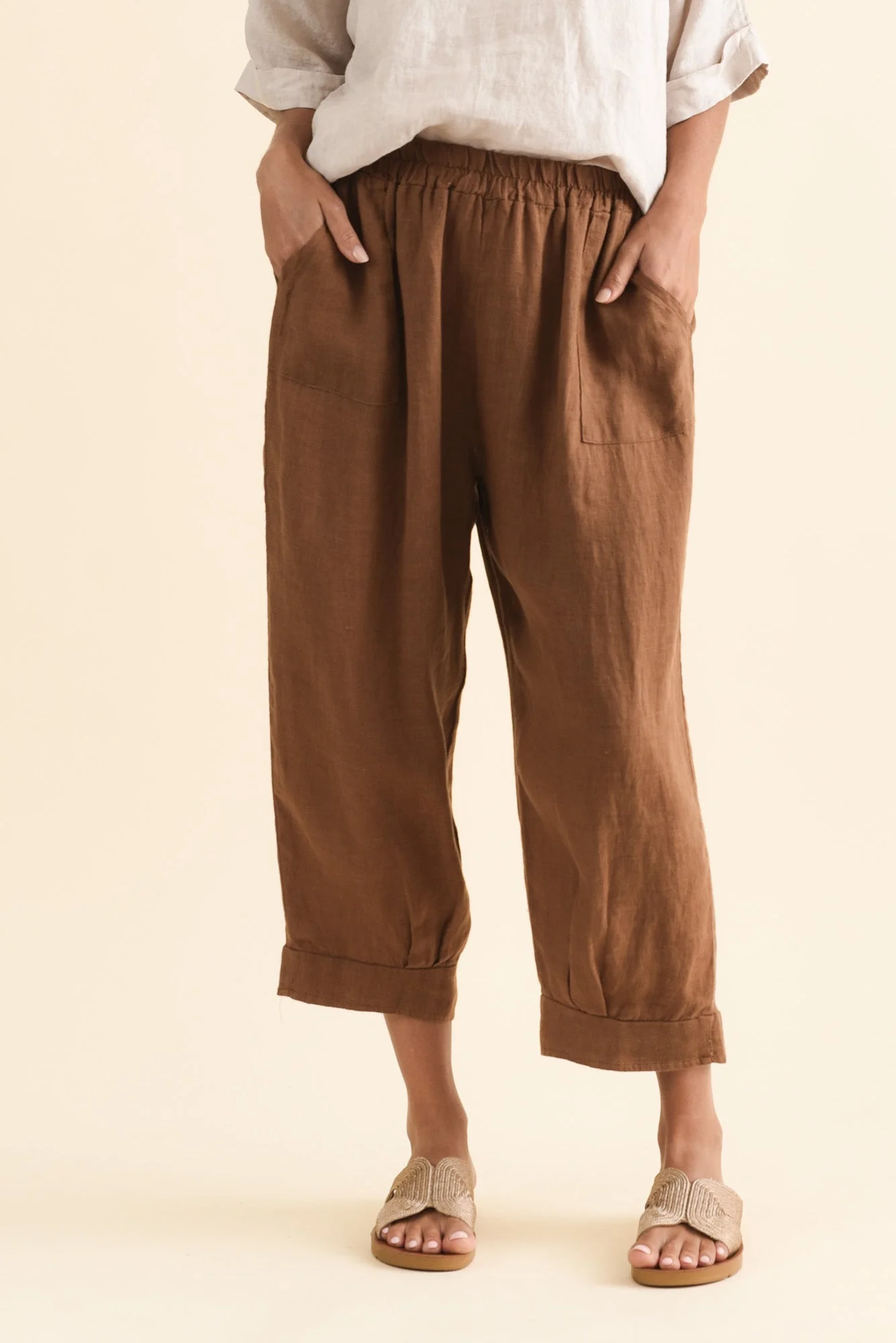 Elide Chocolate Linen Cropped Pants