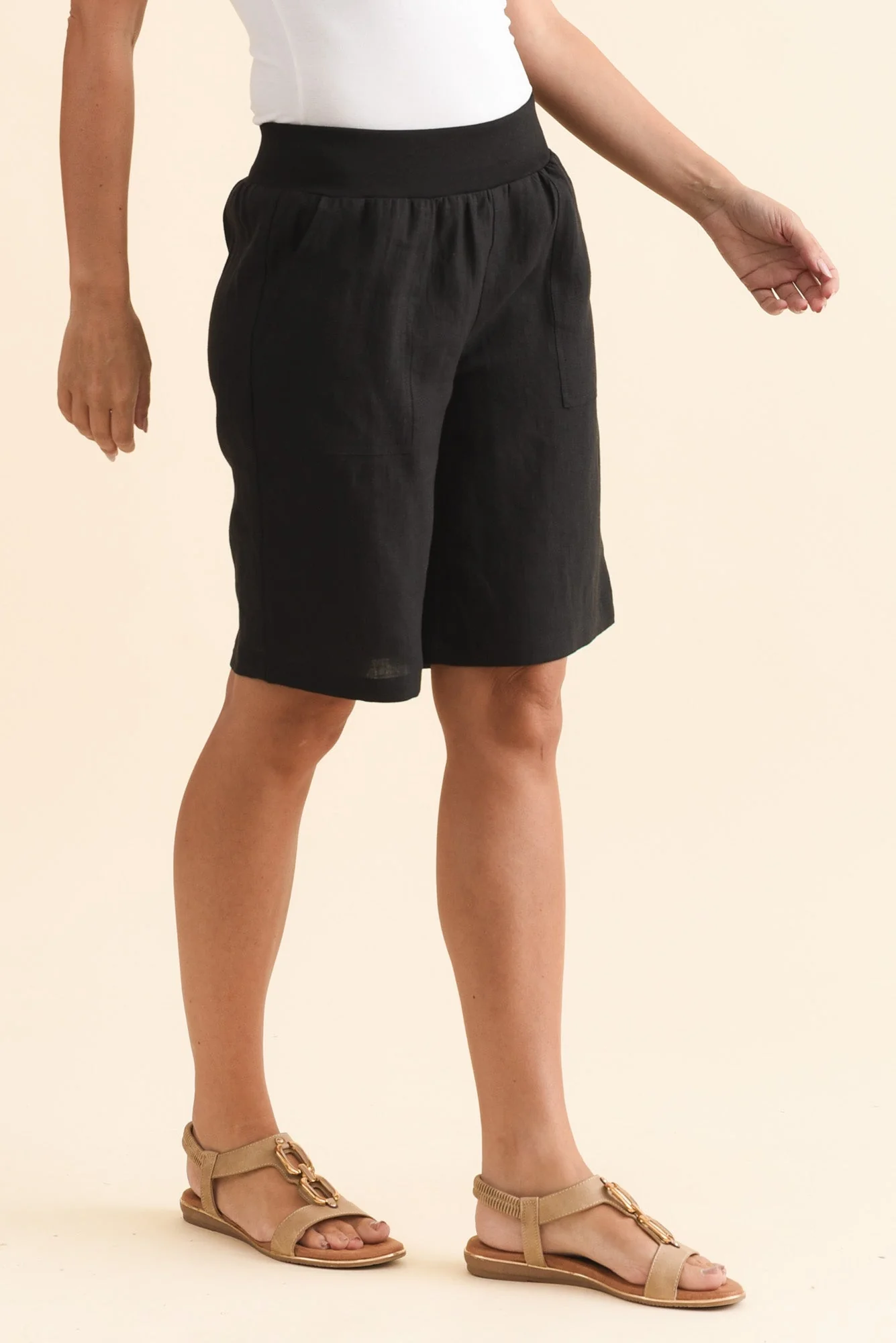 Elka Black Linen Relaxed Shorts - Image 3