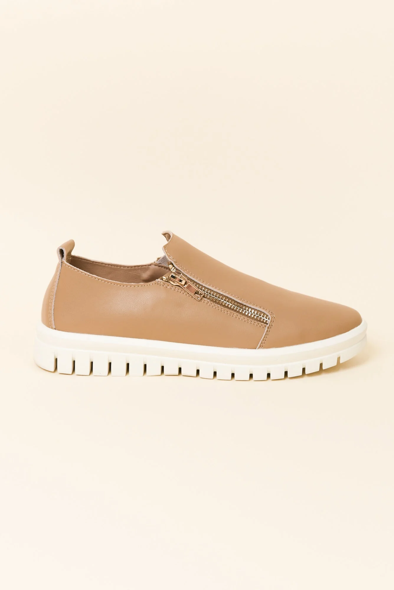 Enjoy Camel Leather Zip Sneaker