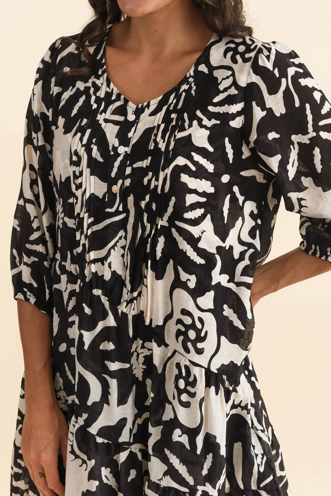 Esta Black Tropical Sleeved Dress - Image 6
