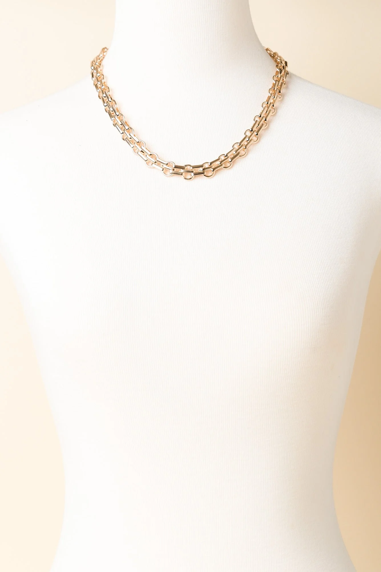 Hanly Gold Linked Chain Necklace - Image 3