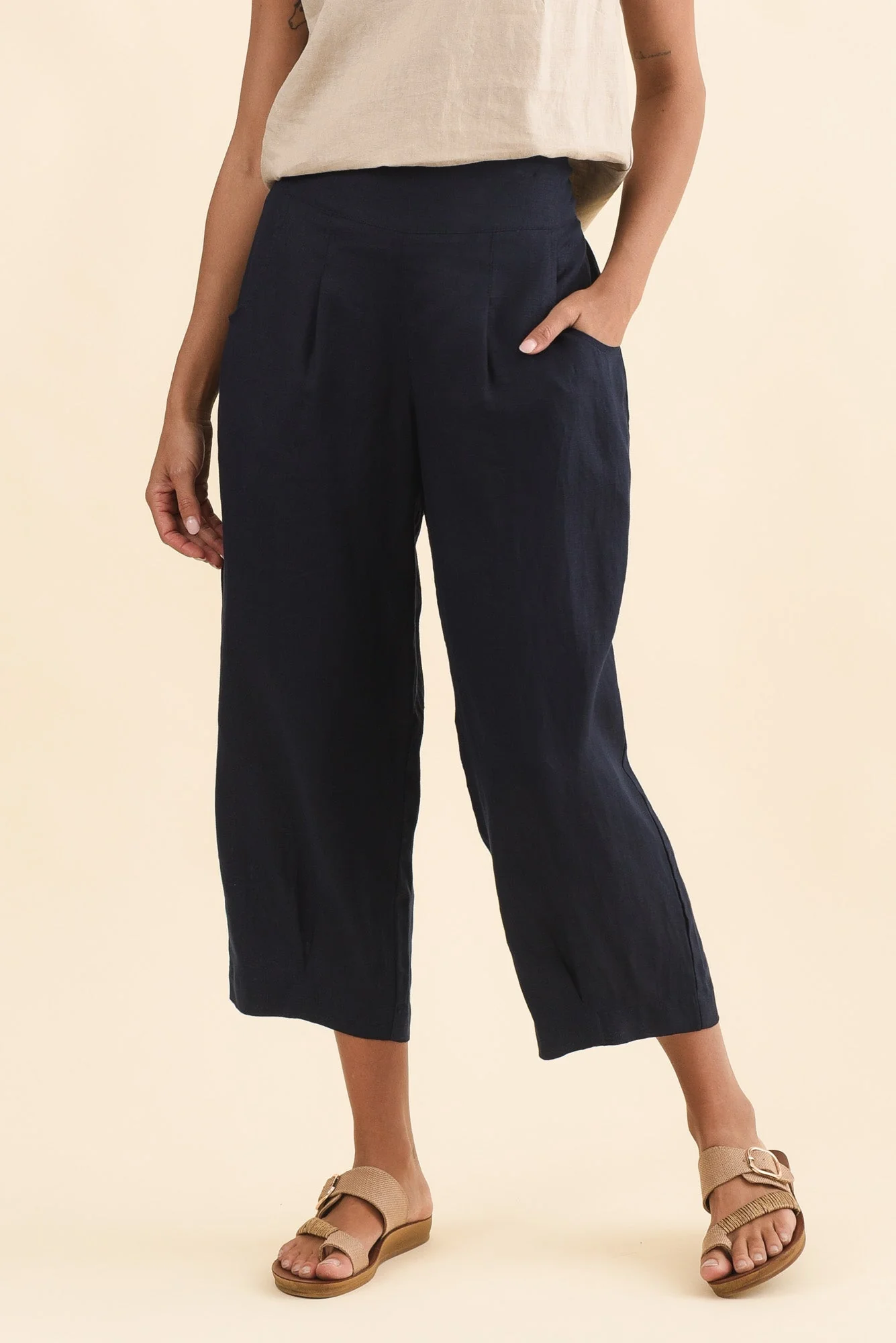Lassie Navy Linen Barrel Pants - Image 2