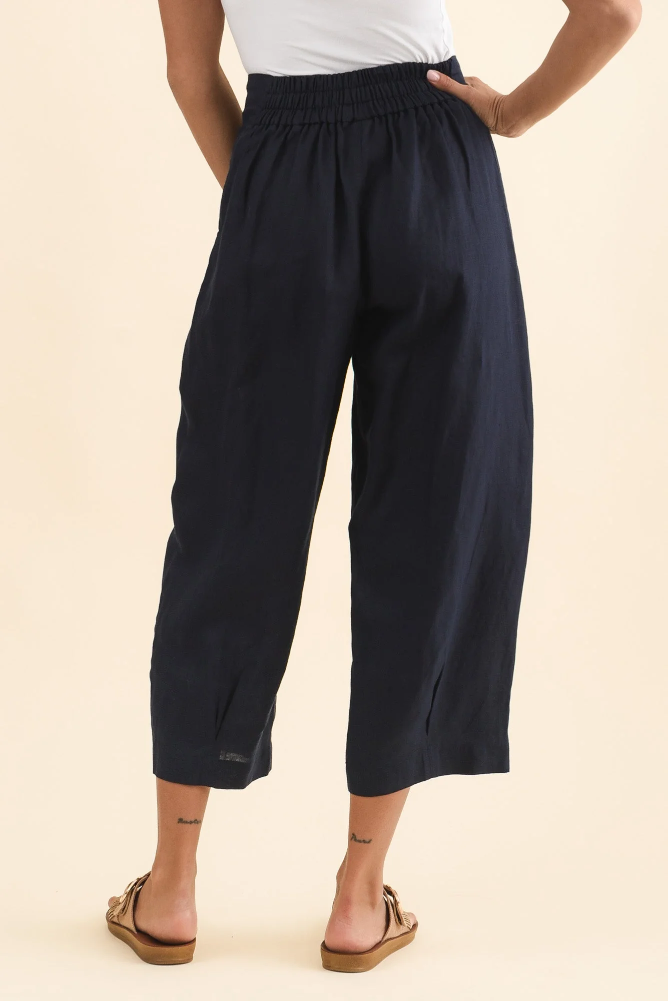 Lassie Navy Linen Barrel Pants - Image 5