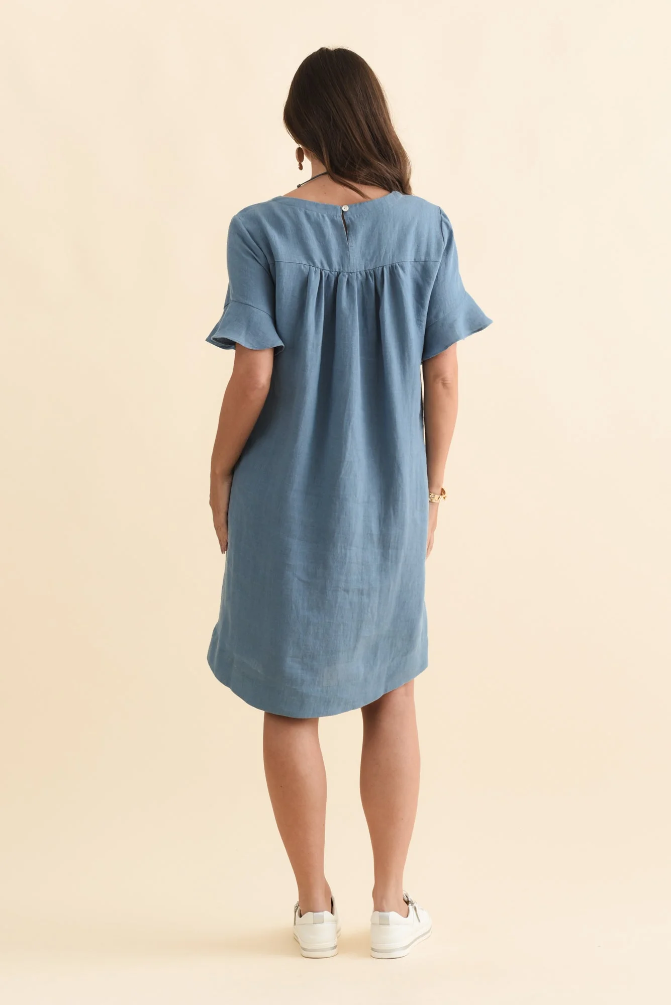 Lesley Blue Linen Flutter Sleeve Dress - Image 4
