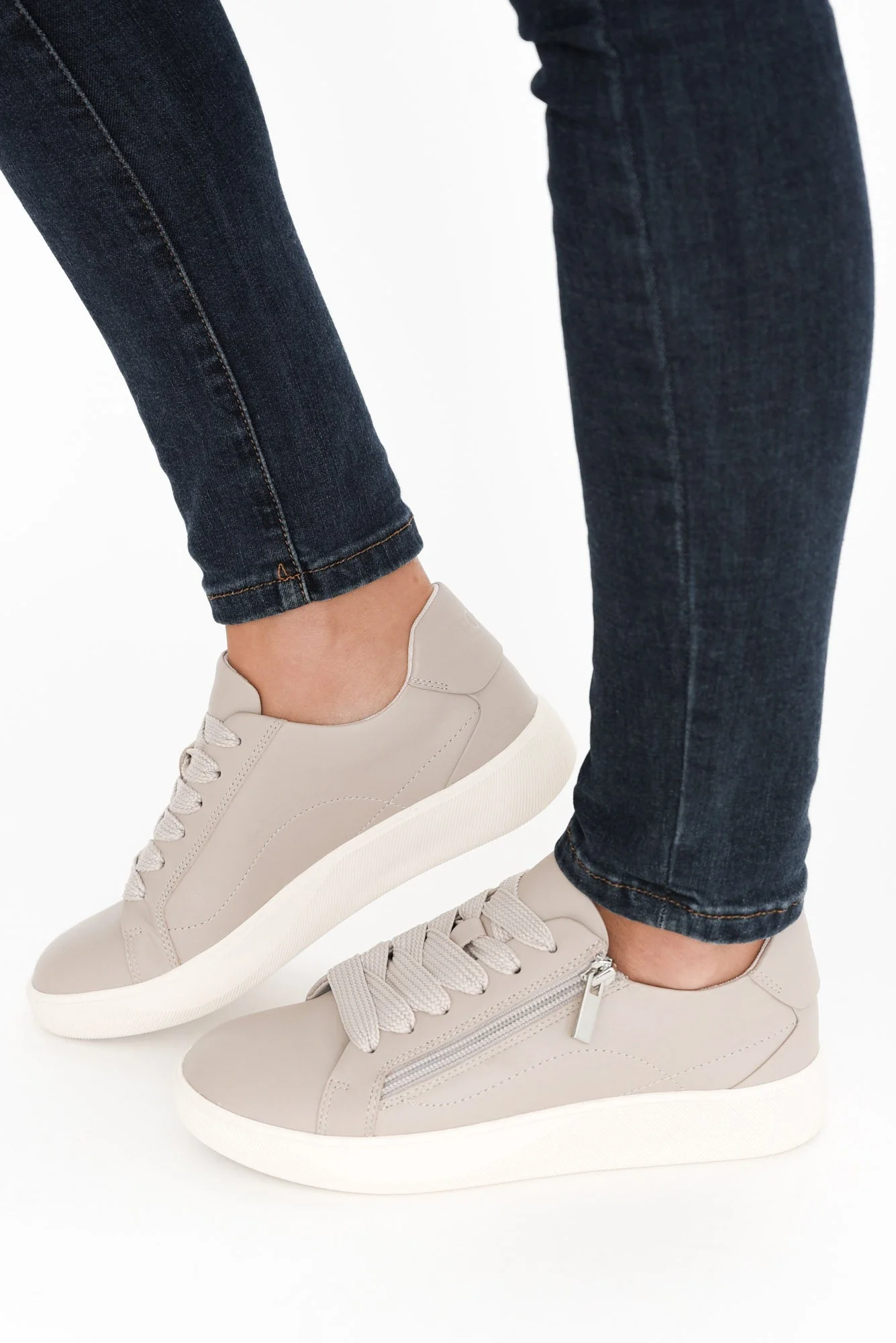 Noemi Grey Leather Zip Sneaker - Image 6