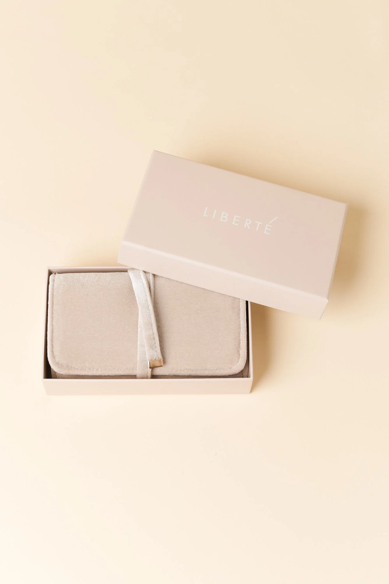 Pisa Beige Velvet Jewellery Wallet