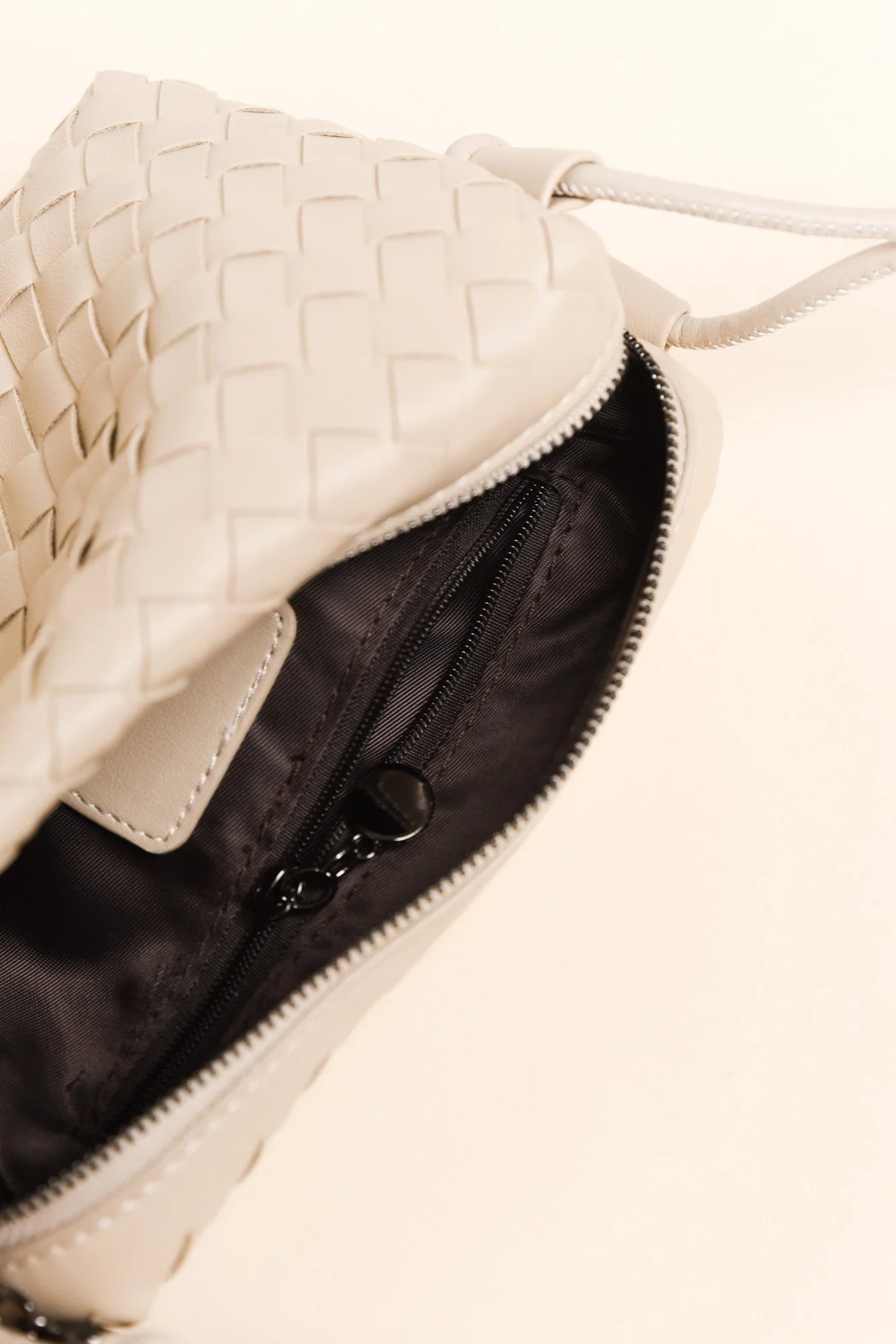 Tellaro Natural Woven Crossbody Bag - Image 3