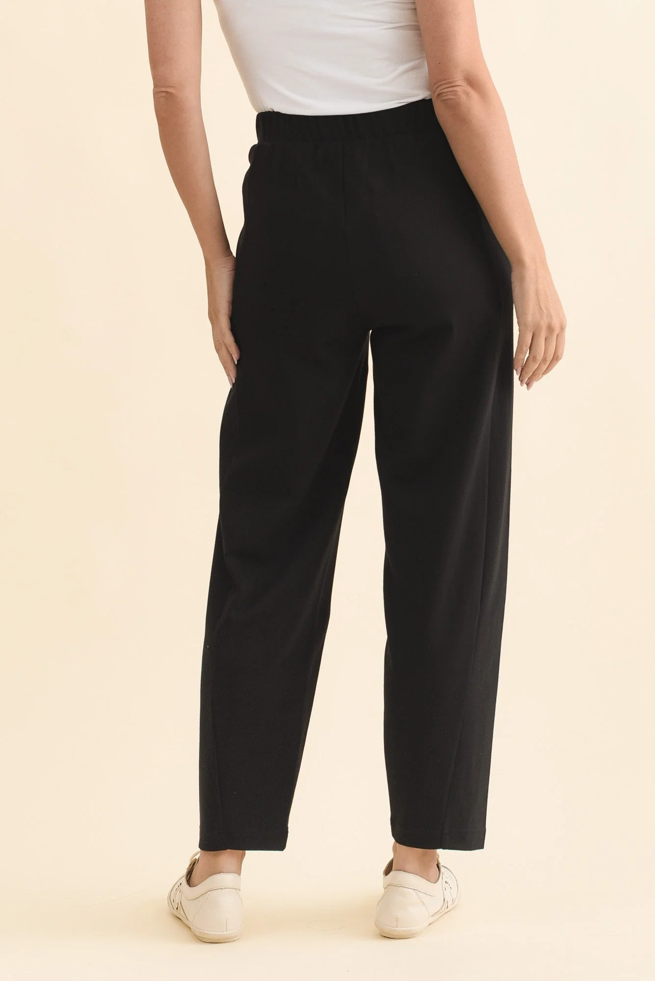 Tenille Black Cotton Barrel Pants - Image 4